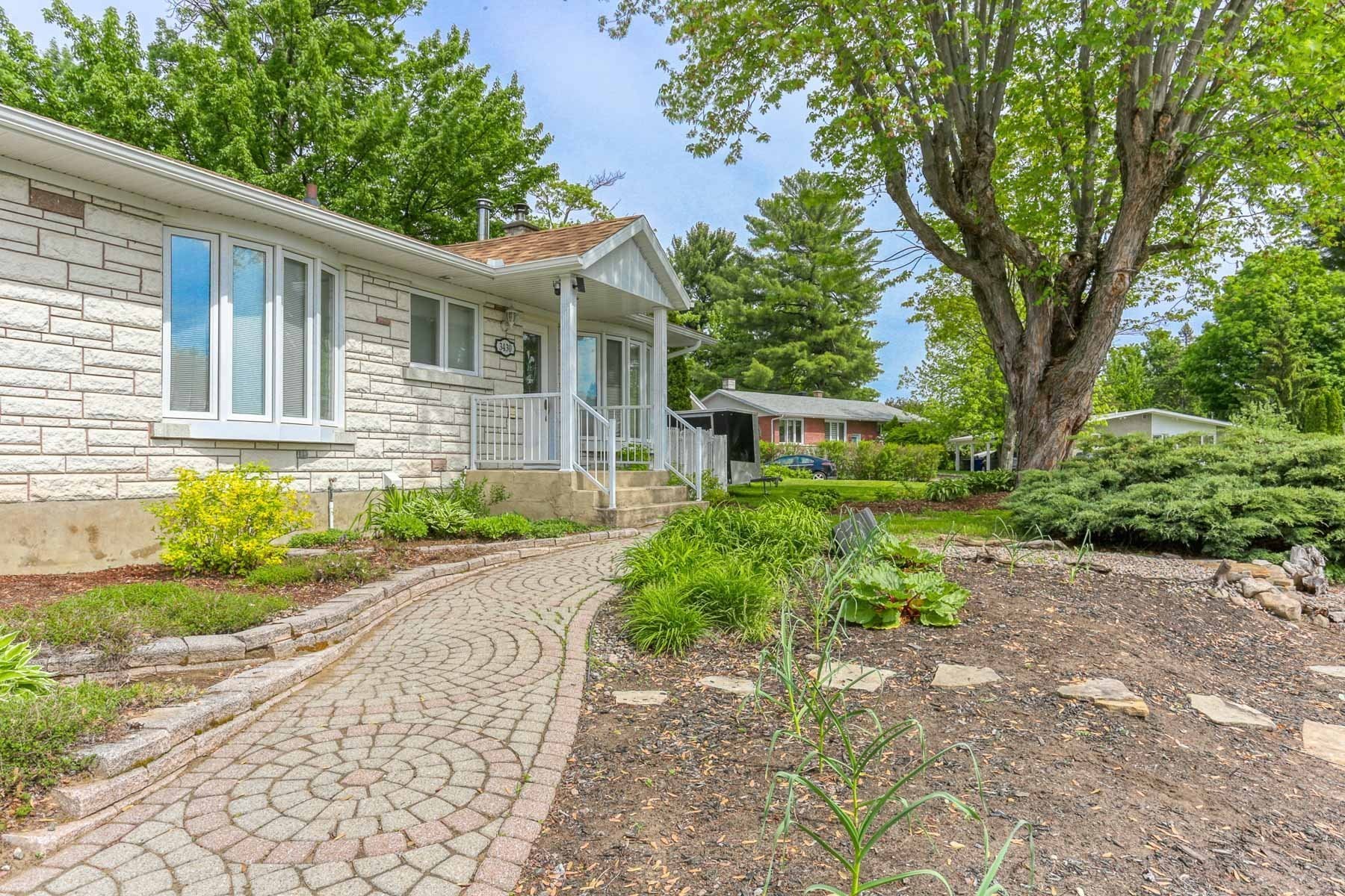 









3430


Rue de Lyon

,
Trois-Rivières,




QC
G8Y3L8

