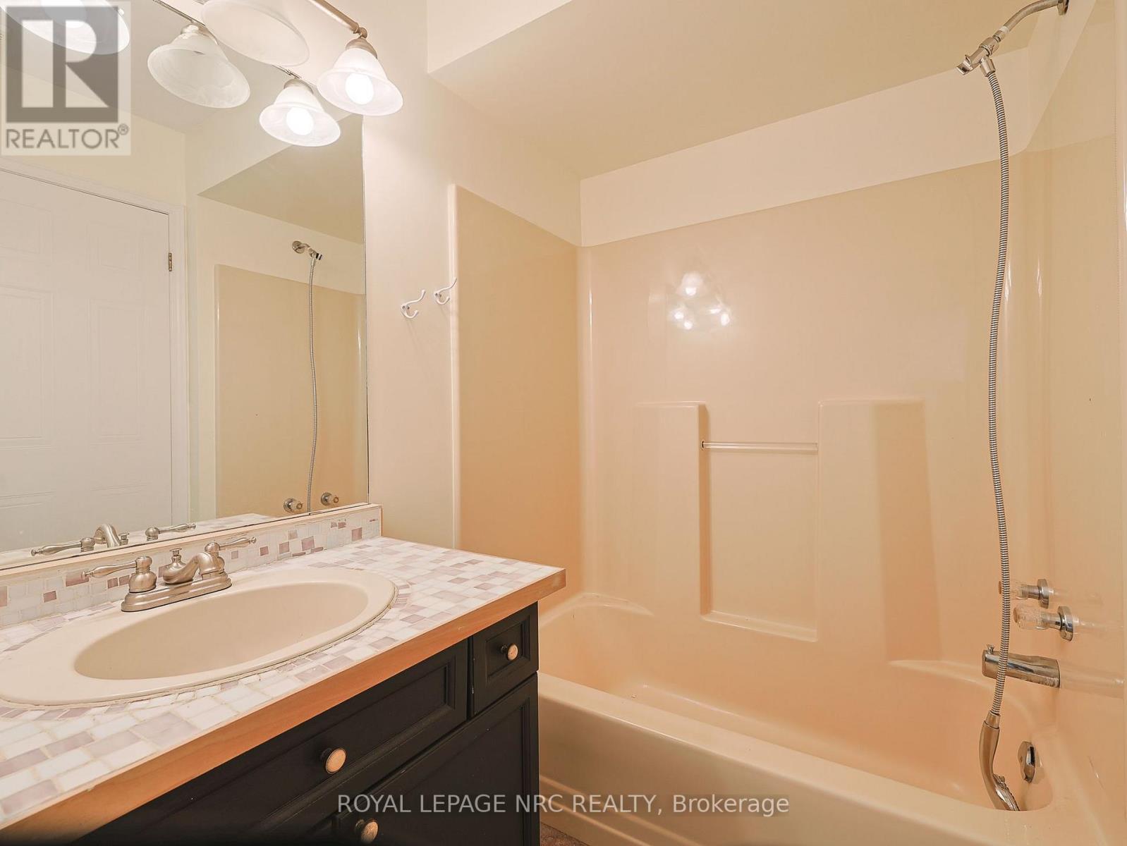 












11 WILLVER DRIVE

,
St. Catharines,




Ontario
L2M7Y1

