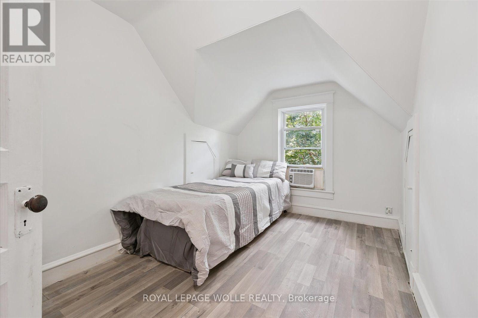 












99 CEDAR STREET

,
Cambridge,




Ontario
N1S1V7

