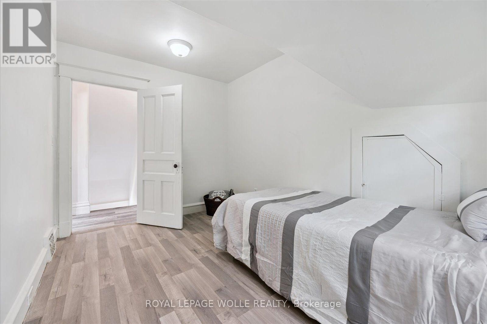 












99 CEDAR STREET

,
Cambridge,




Ontario
N1S1V7

