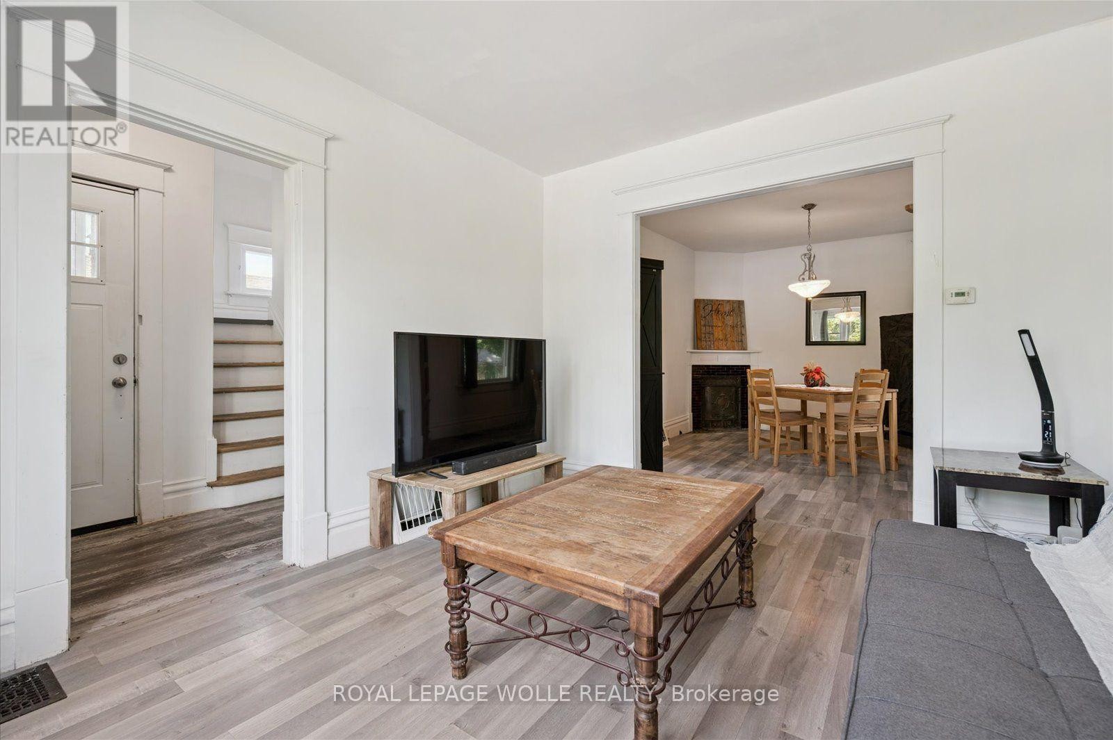












99 CEDAR STREET

,
Cambridge,




Ontario
N1S1V7


