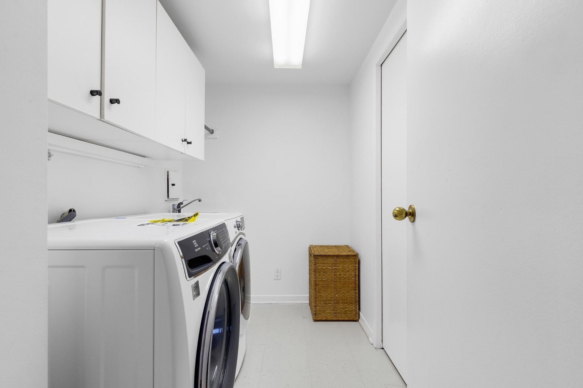 









6500


Ch. Mackle

, 305,
Côte-Saint-Luc,




QC
H4W3G7

