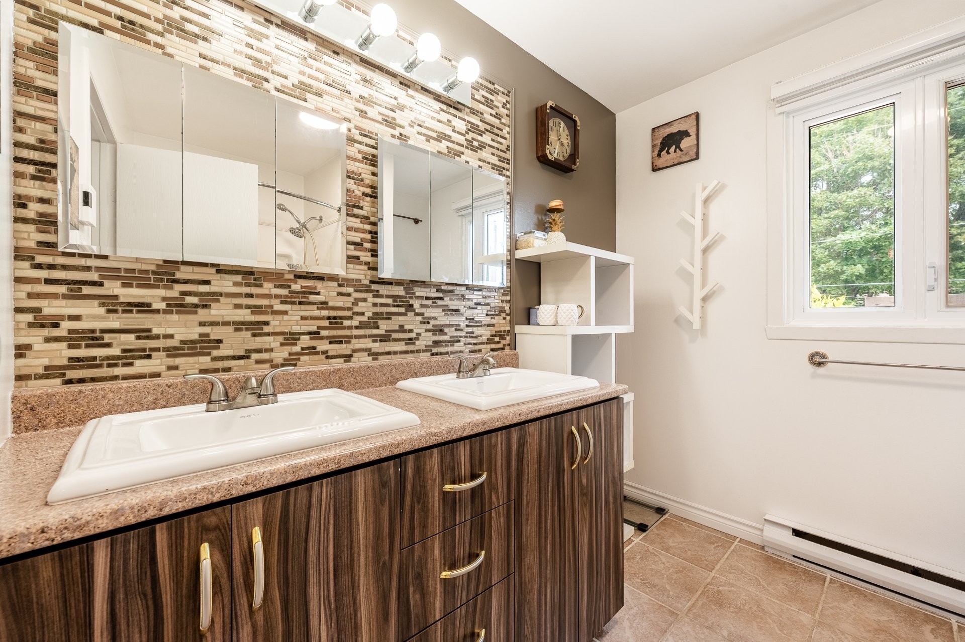 









16240


Rue des Sorbiers

,
Saint-Hyacinthe,




QC
J2T4M1

