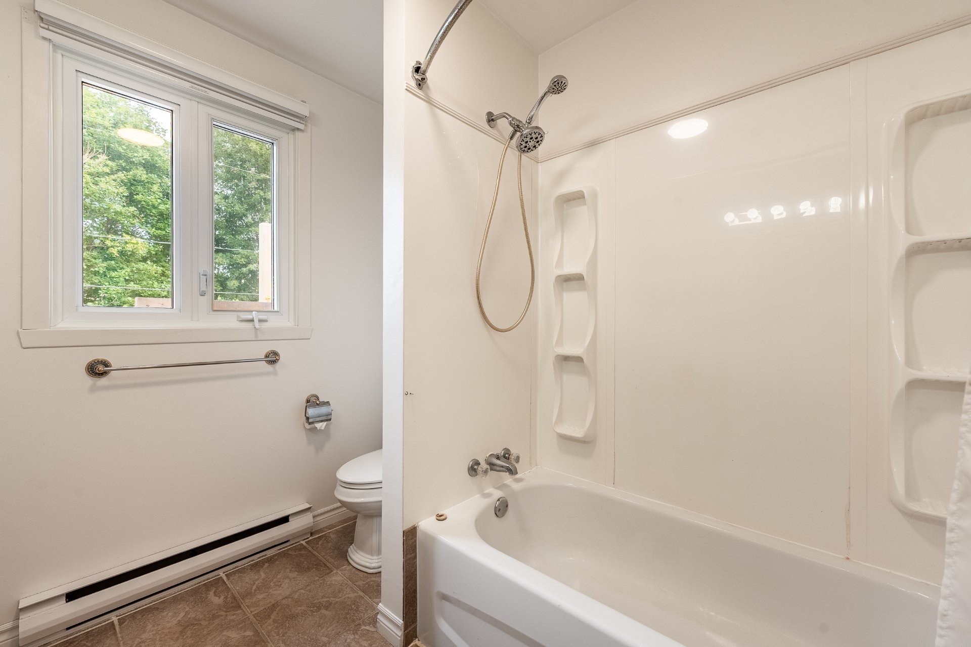 









16240


Rue des Sorbiers

,
Saint-Hyacinthe,




QC
J2T4M1

