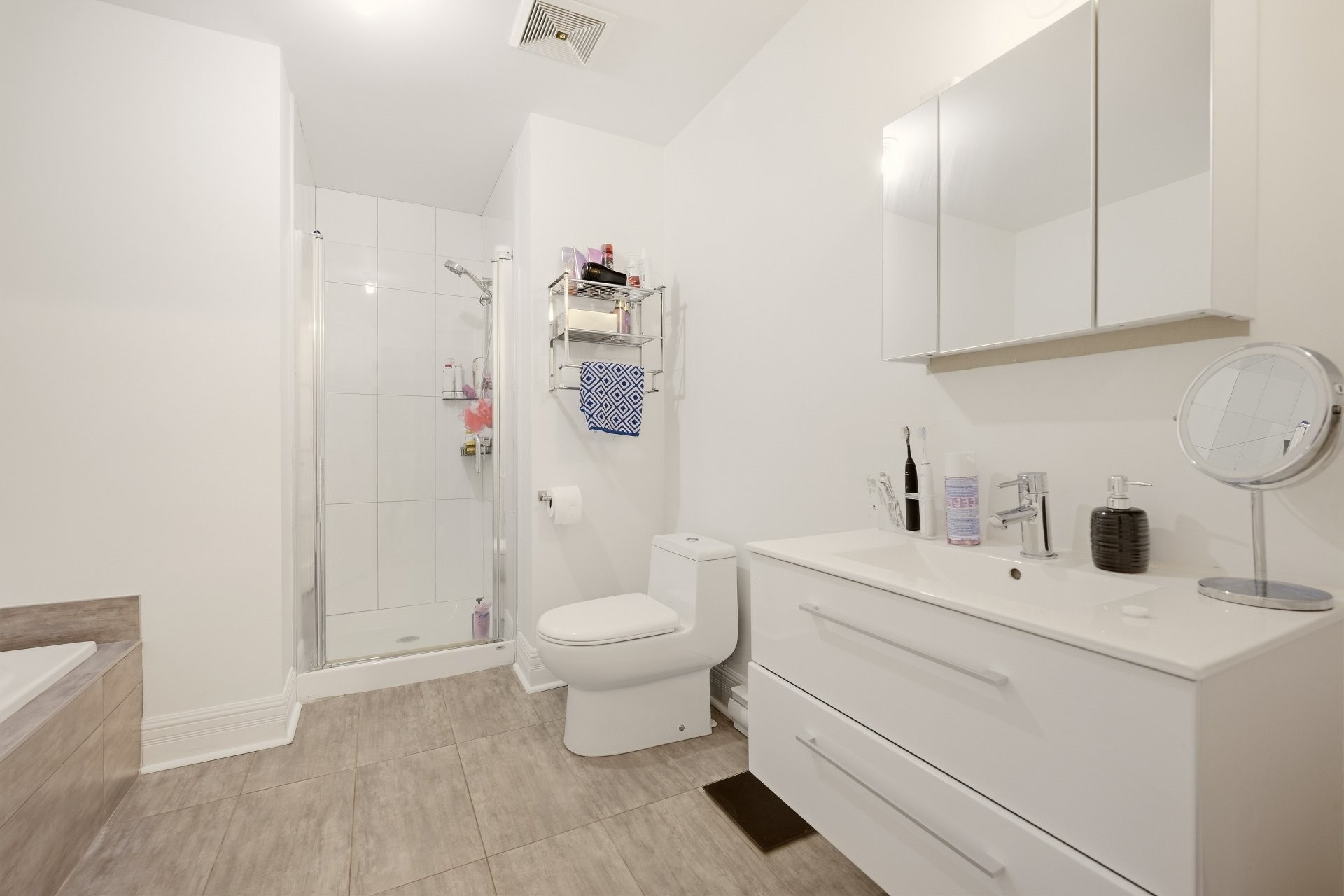 









2875


Av. du Cosmodôme

, 603,
Laval (Chomedey),




QC
H7T0E3

