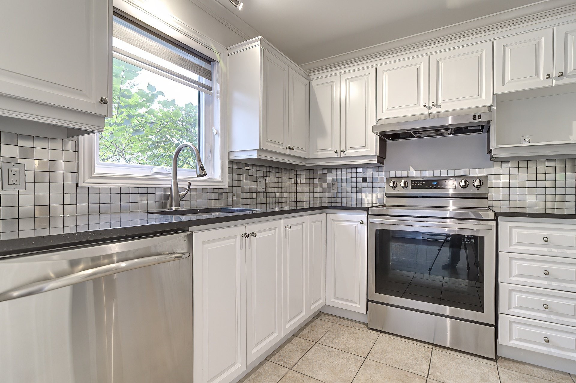 









81


Rue des Souverains

,
Blainville,




QC
J7C5R4

