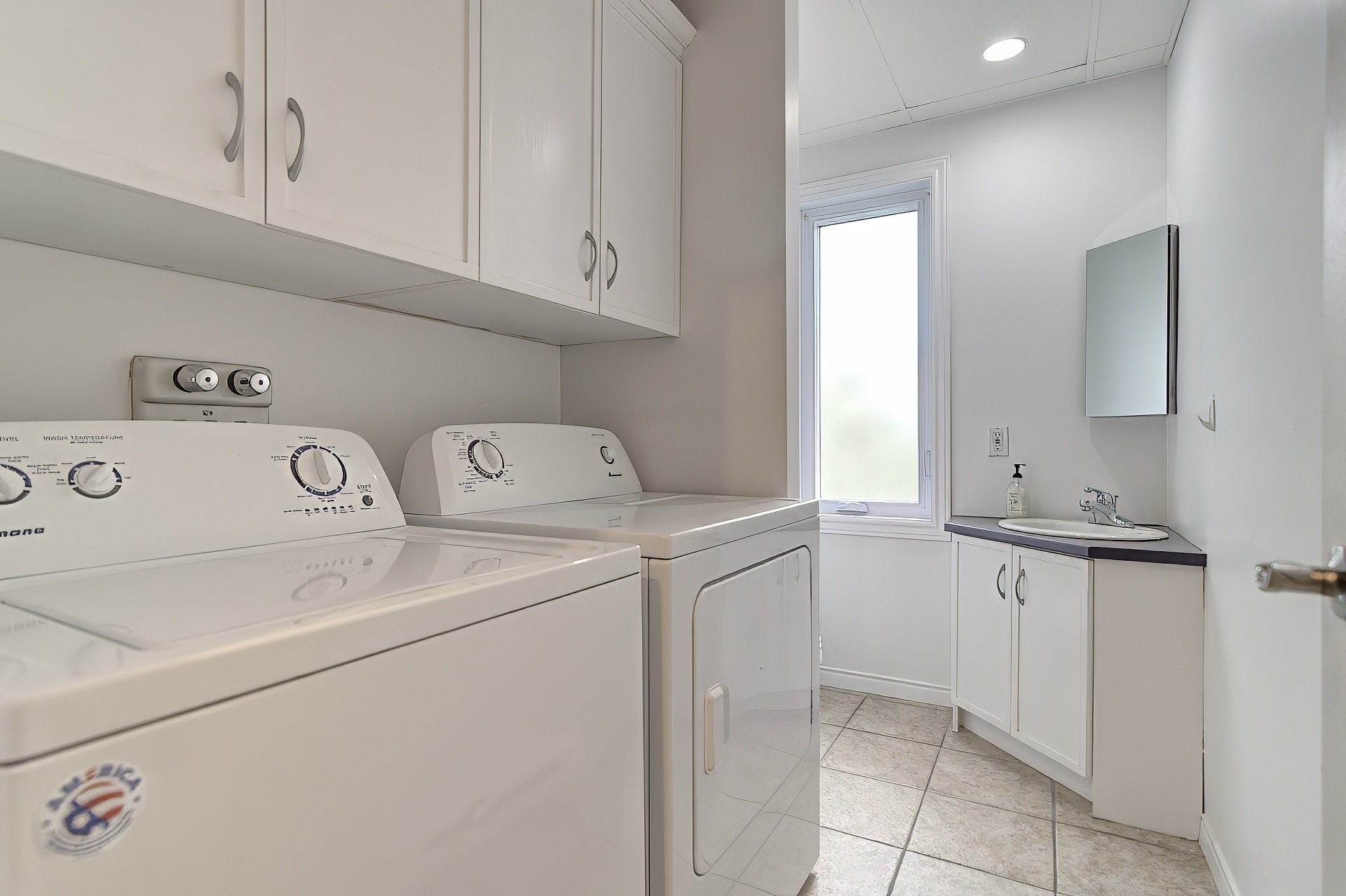 









81


Rue des Souverains

,
Blainville,




QC
J7C5R4

