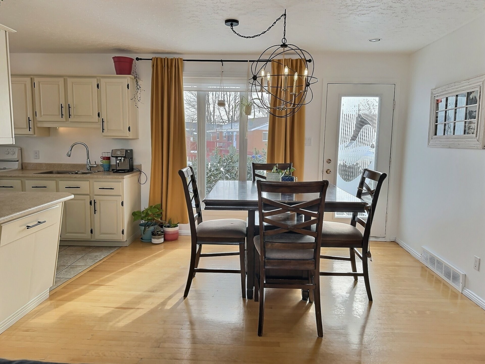









3


Rue Létourneau

,
Ville-Marie,




QC
J9V1T8

