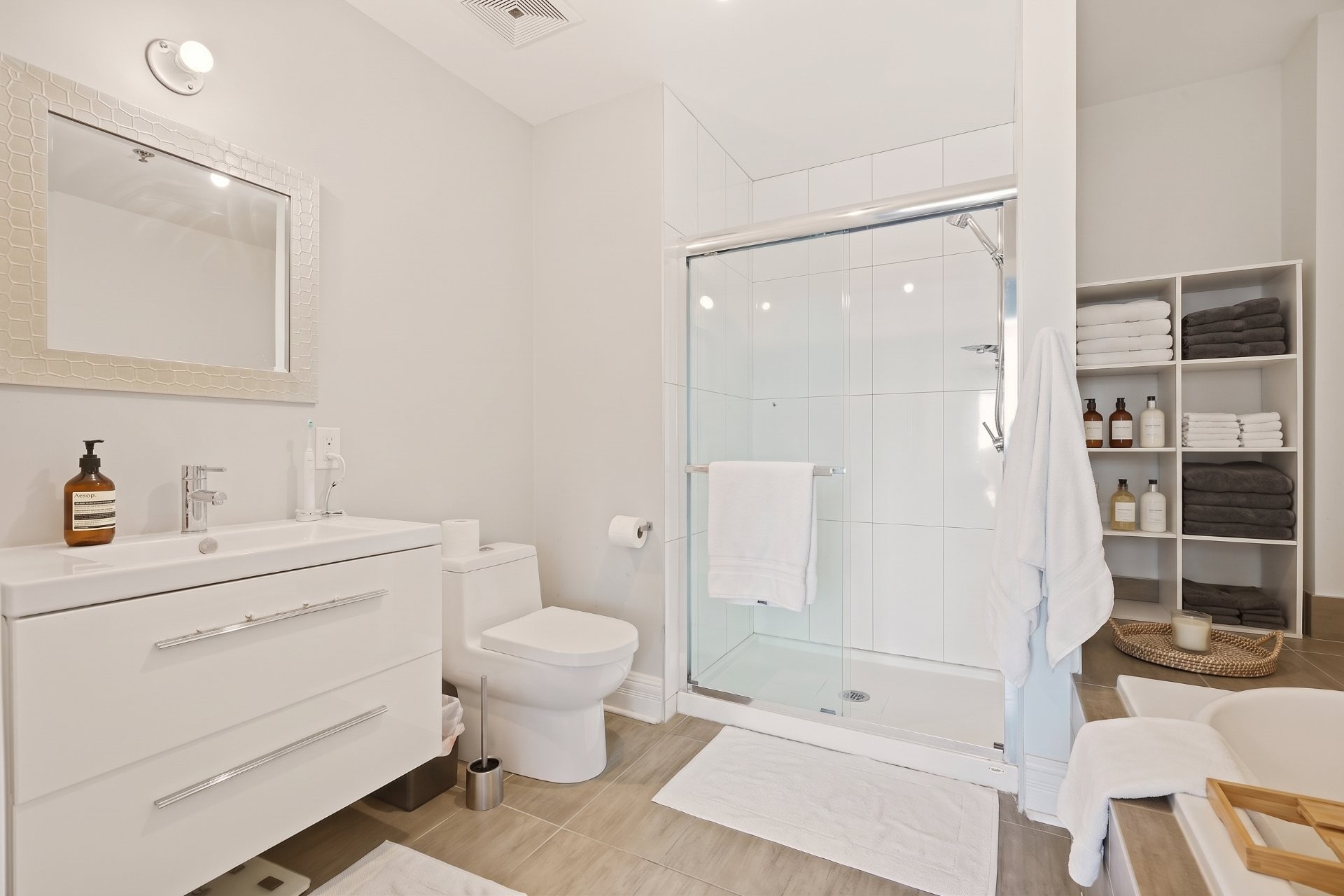 









2875


Av. du Cosmodôme

, 607,
Laval (Chomedey),




QC
H7T0E3

