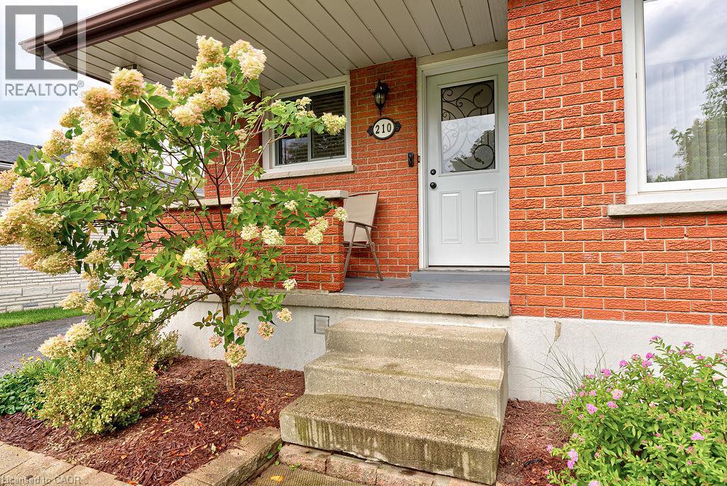 












210 SHELLEY Drive

,
Kitchener,




Ontario
N2C1N1

