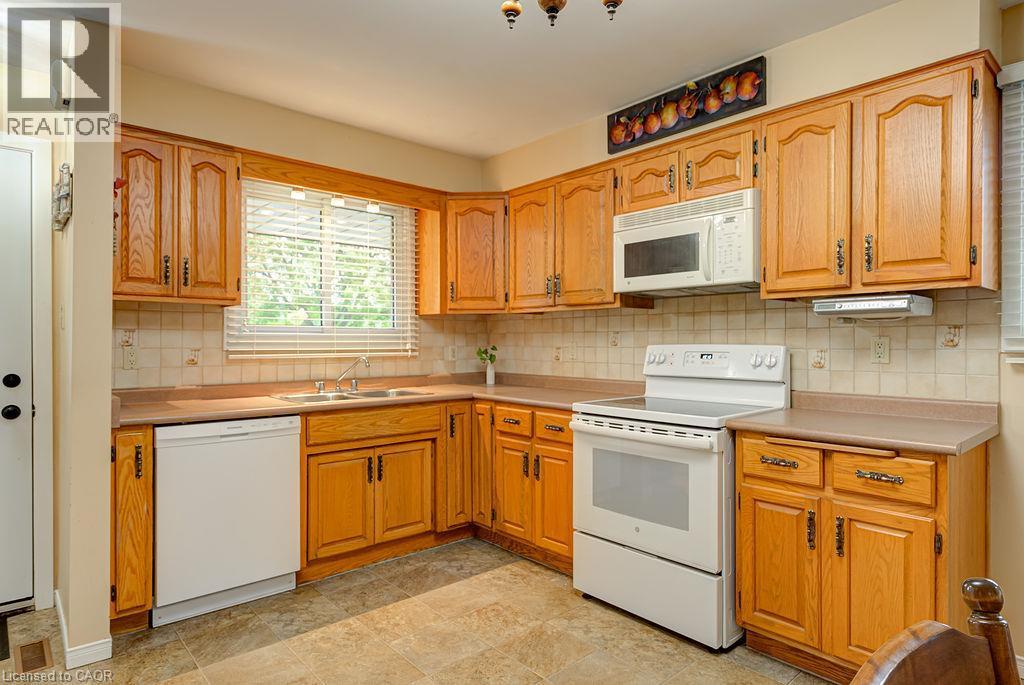 












210 SHELLEY Drive

,
Kitchener,




Ontario
N2C1N1

