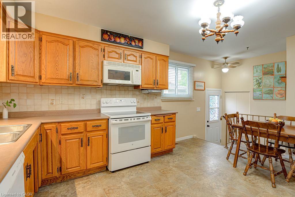 












210 SHELLEY Drive

,
Kitchener,




Ontario
N2C1N1

