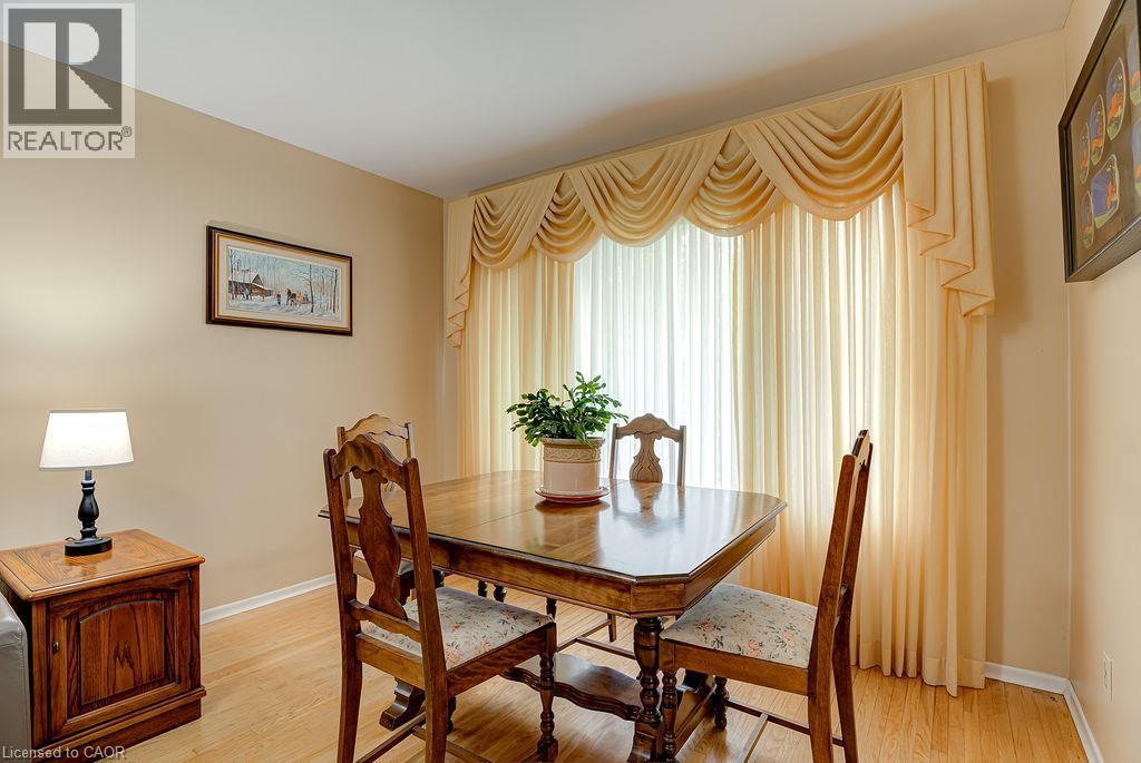 












210 SHELLEY Drive

,
Kitchener,




Ontario
N2C1N1

