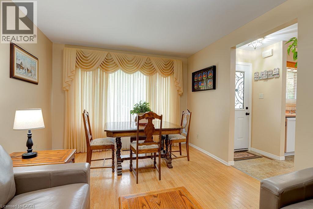 












210 SHELLEY Drive

,
Kitchener,




Ontario
N2C1N1

