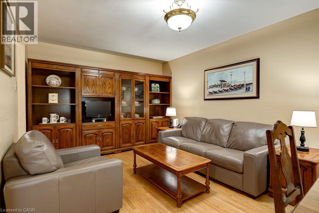 












210 SHELLEY Drive

,
Kitchener,




Ontario
N2C1N1

