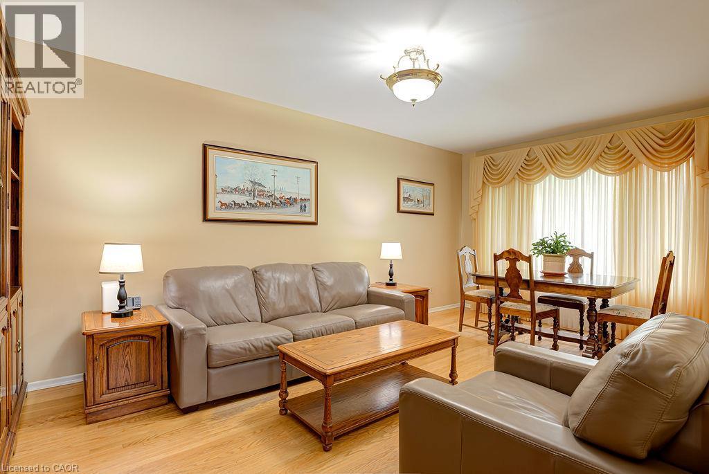 












210 SHELLEY Drive

,
Kitchener,




Ontario
N2C1N1

