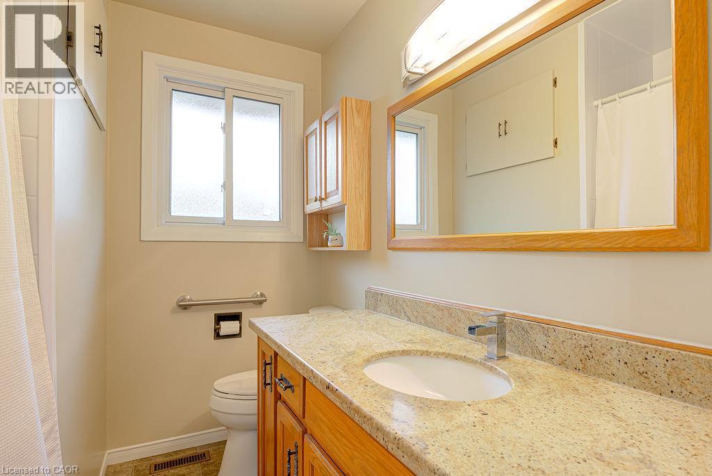 












210 SHELLEY Drive

,
Kitchener,




Ontario
N2C1N1

