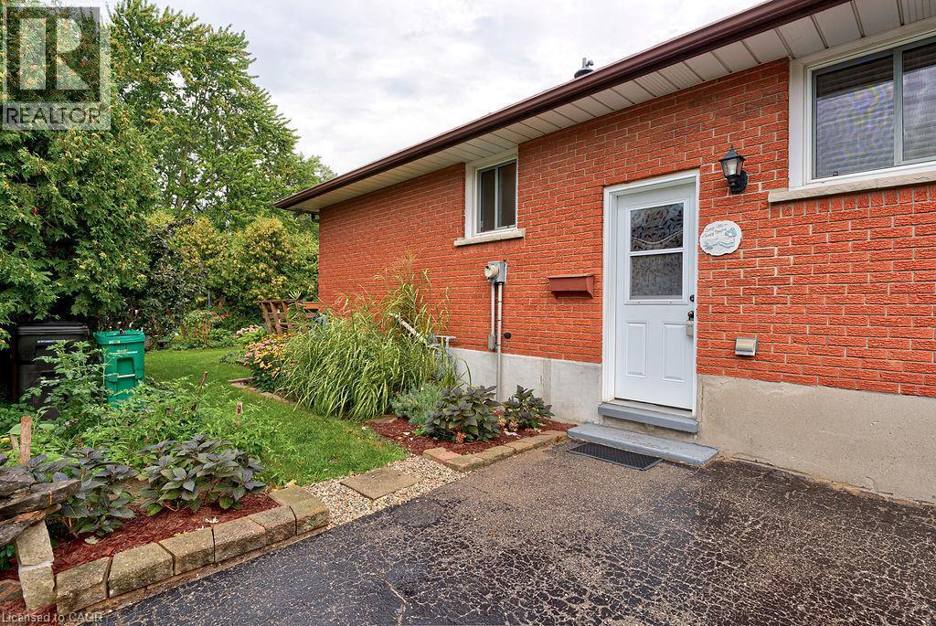 












210 SHELLEY Drive

,
Kitchener,




Ontario
N2C1N1

