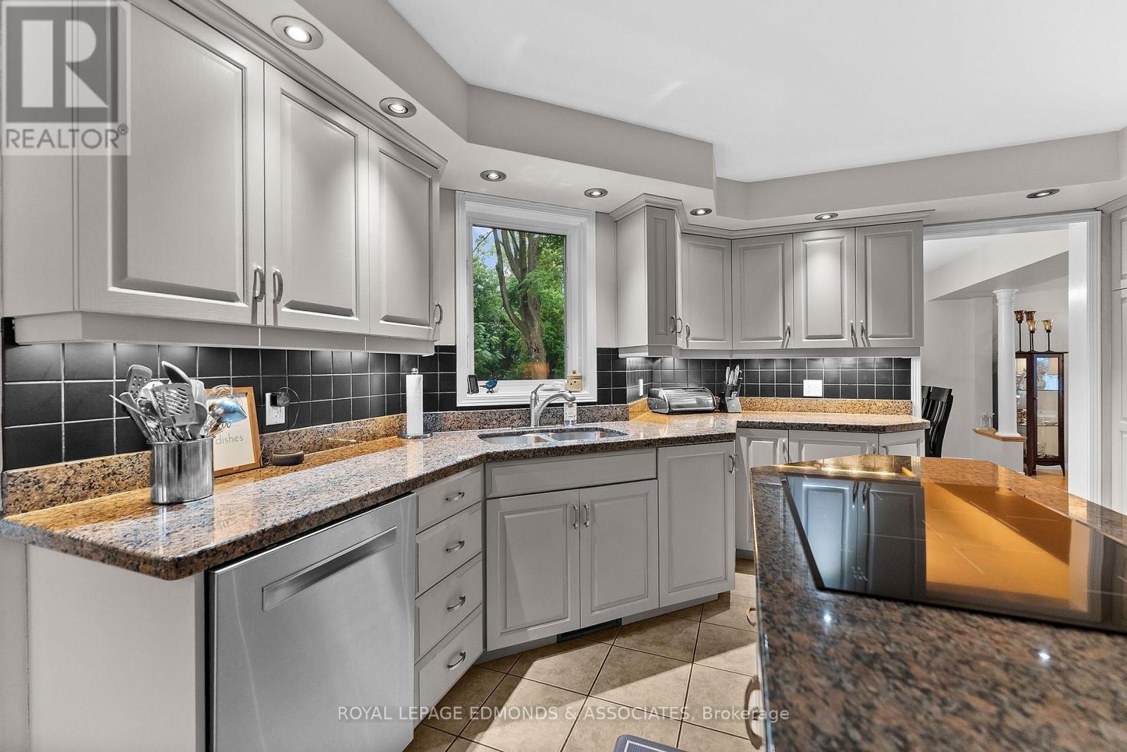 












131 OWENS STREET

,
Pembroke,




Ontario
K8A8K1

