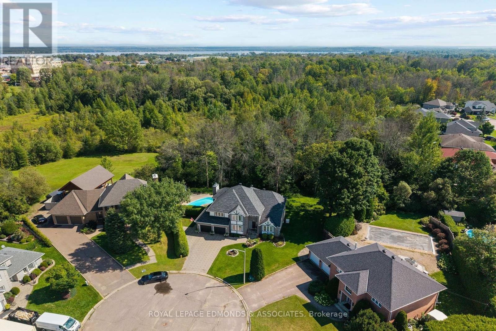 












131 OWENS STREET

,
Pembroke,




Ontario
K8A8K1

