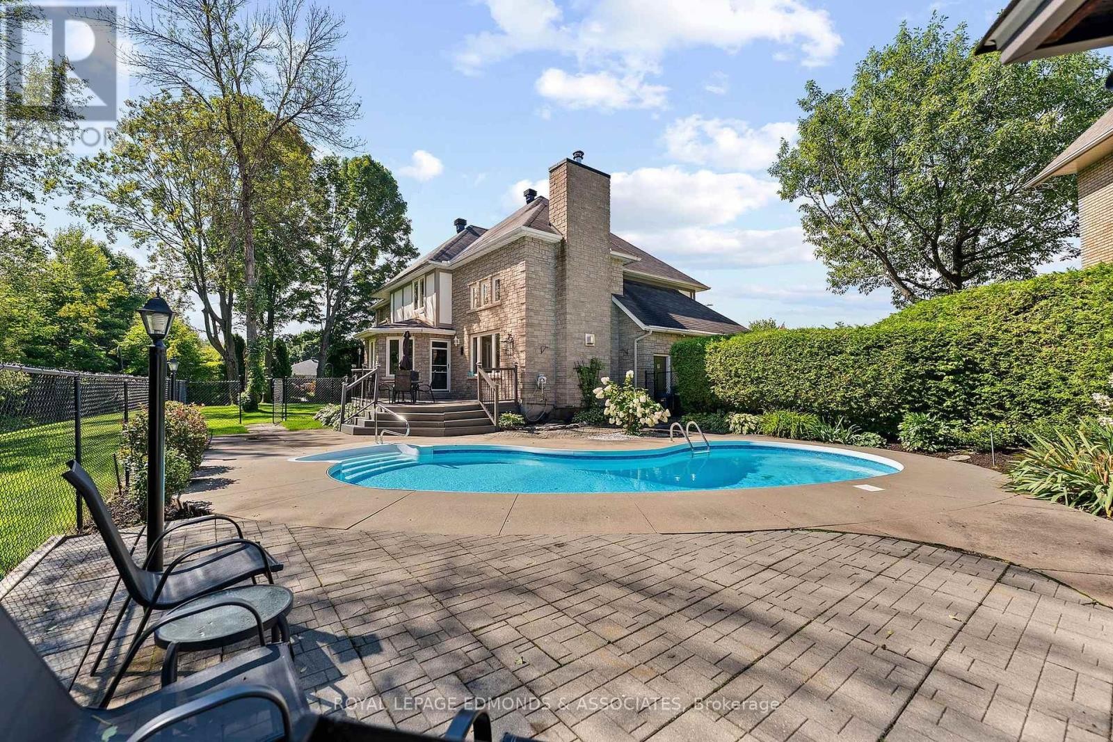 












131 OWENS STREET

,
Pembroke,




Ontario
K8A8K1

