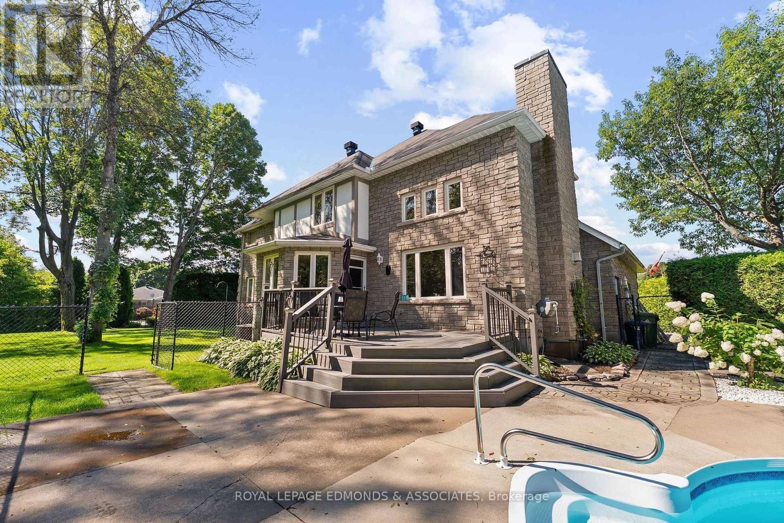 












131 OWENS STREET

,
Pembroke,




Ontario
K8A8K1

