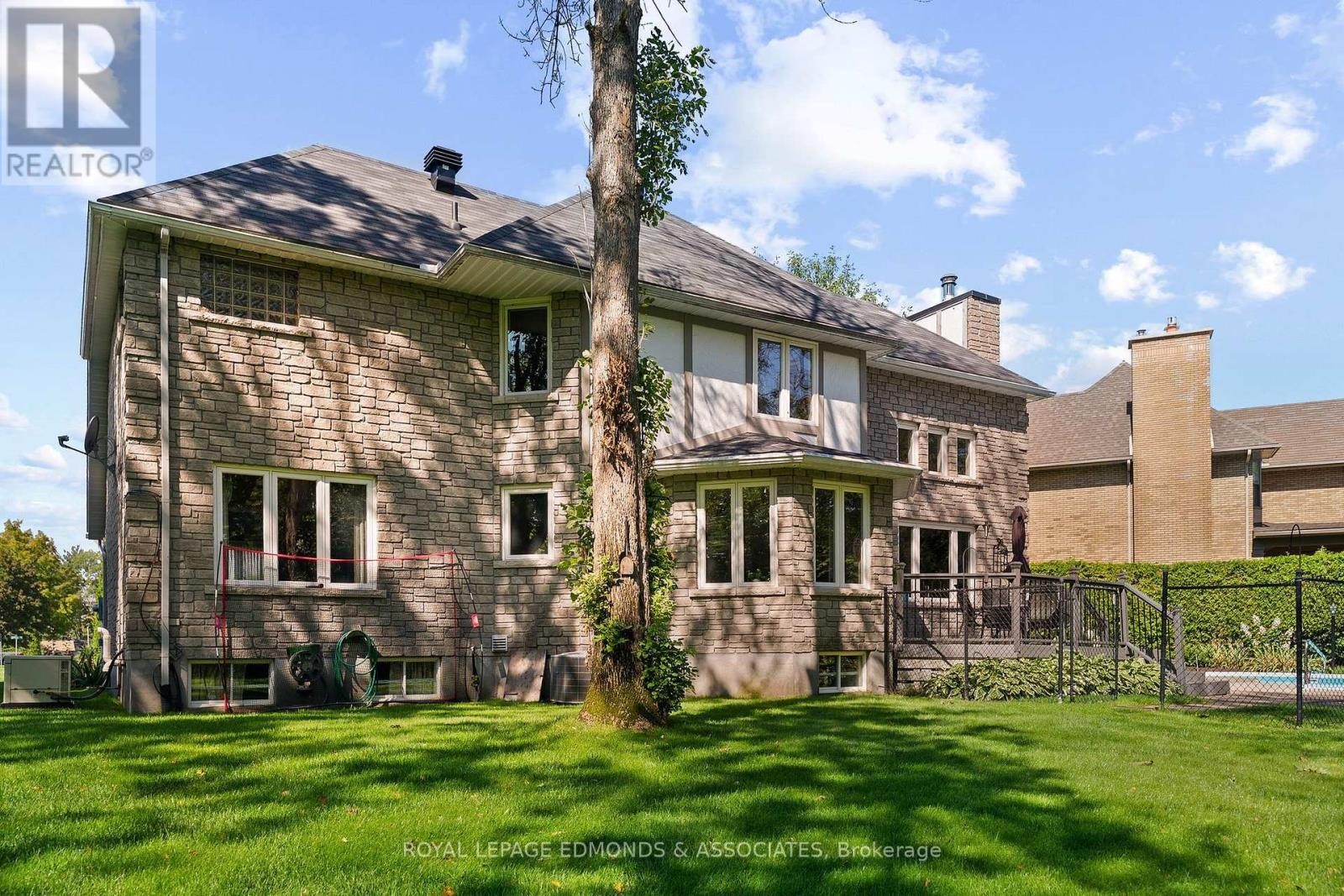 












131 OWENS STREET

,
Pembroke,




Ontario
K8A8K1

