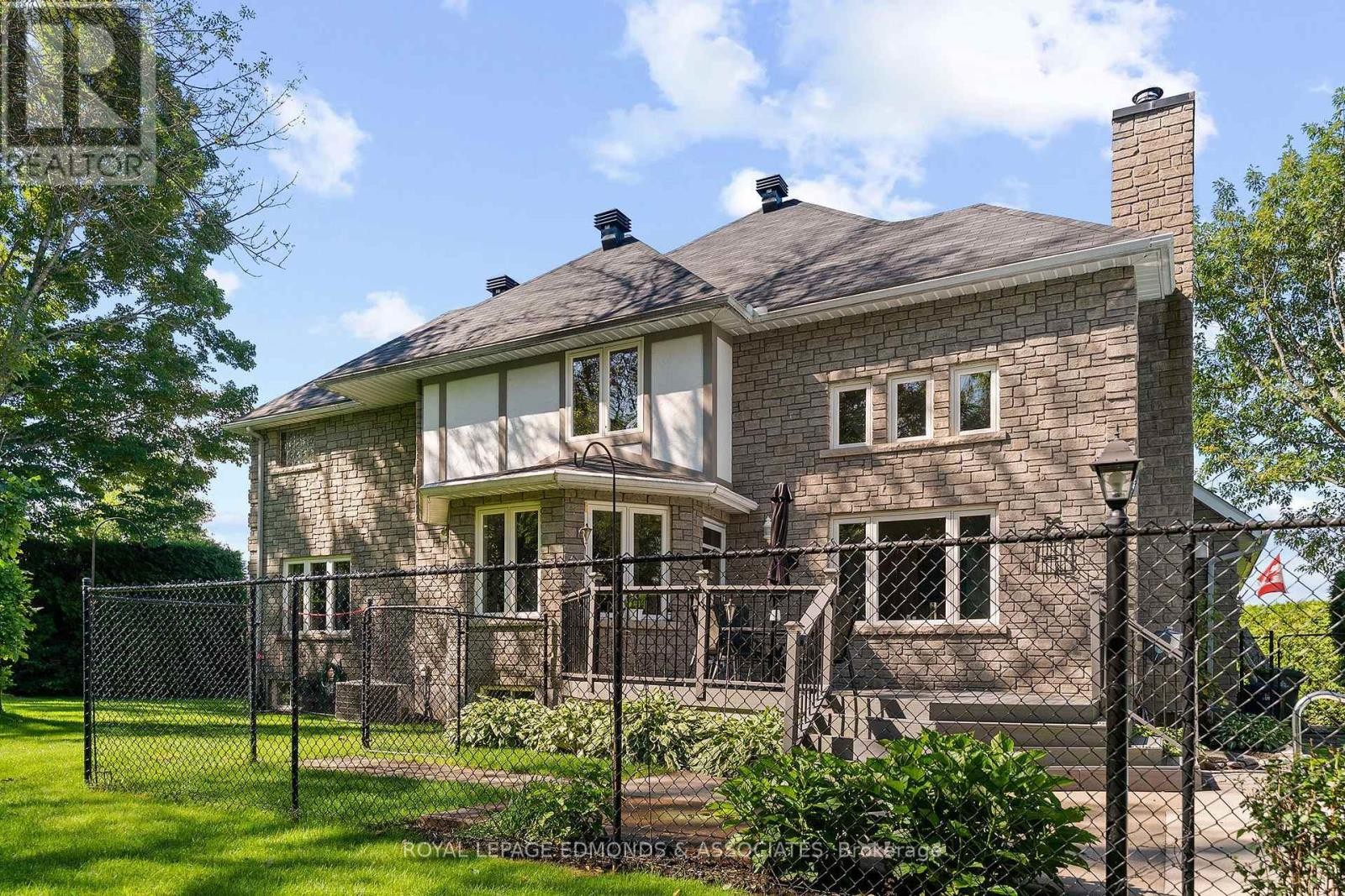 












131 OWENS STREET

,
Pembroke,




Ontario
K8A8K1

