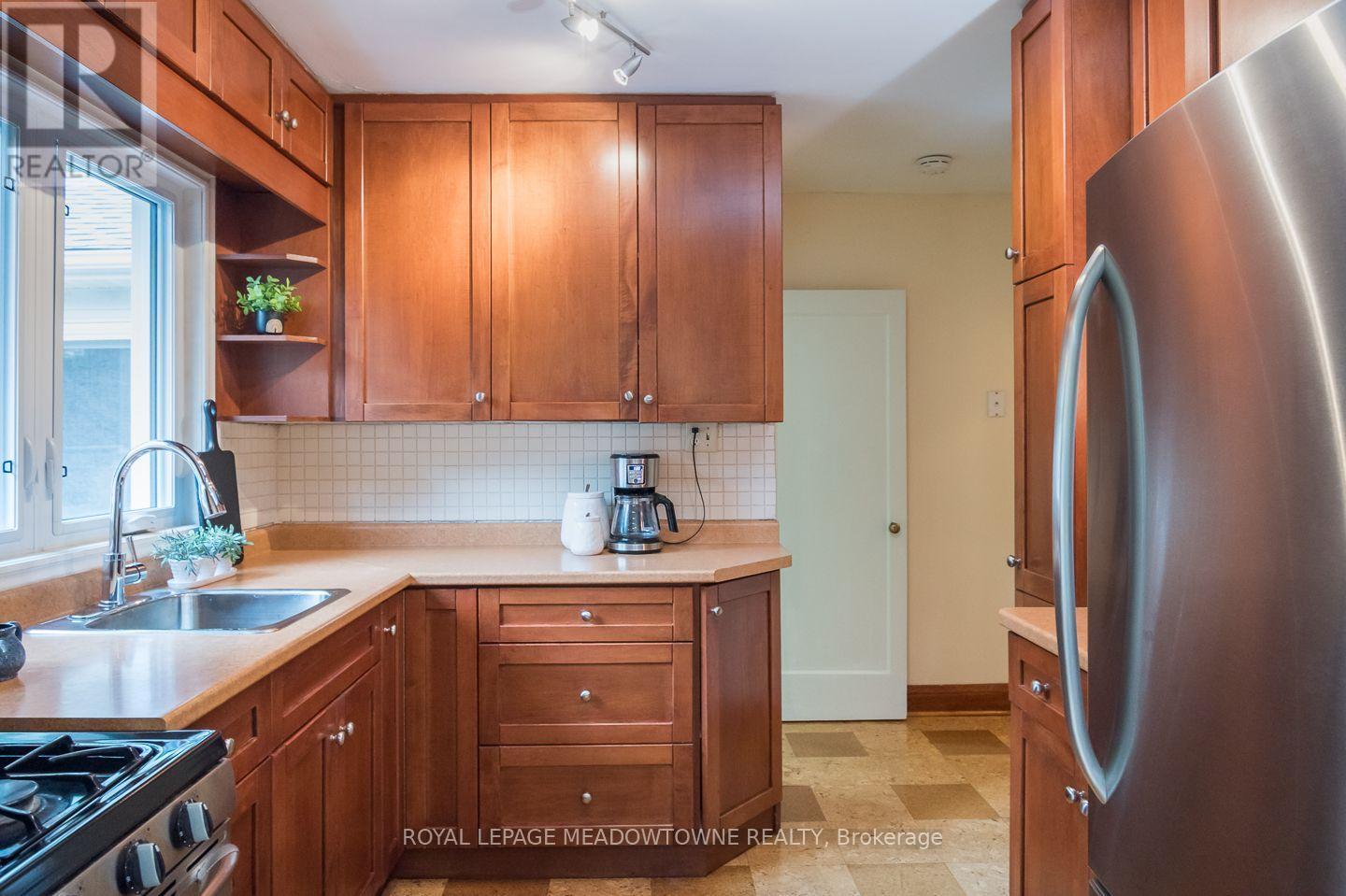 












436 BROADWAY AVENUE

,
Milton,




Ontario
L9T1T9

