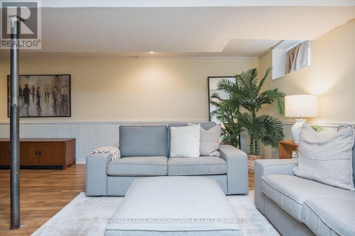 












436 BROADWAY AVENUE

,
Milton,




Ontario
L9T1T9

