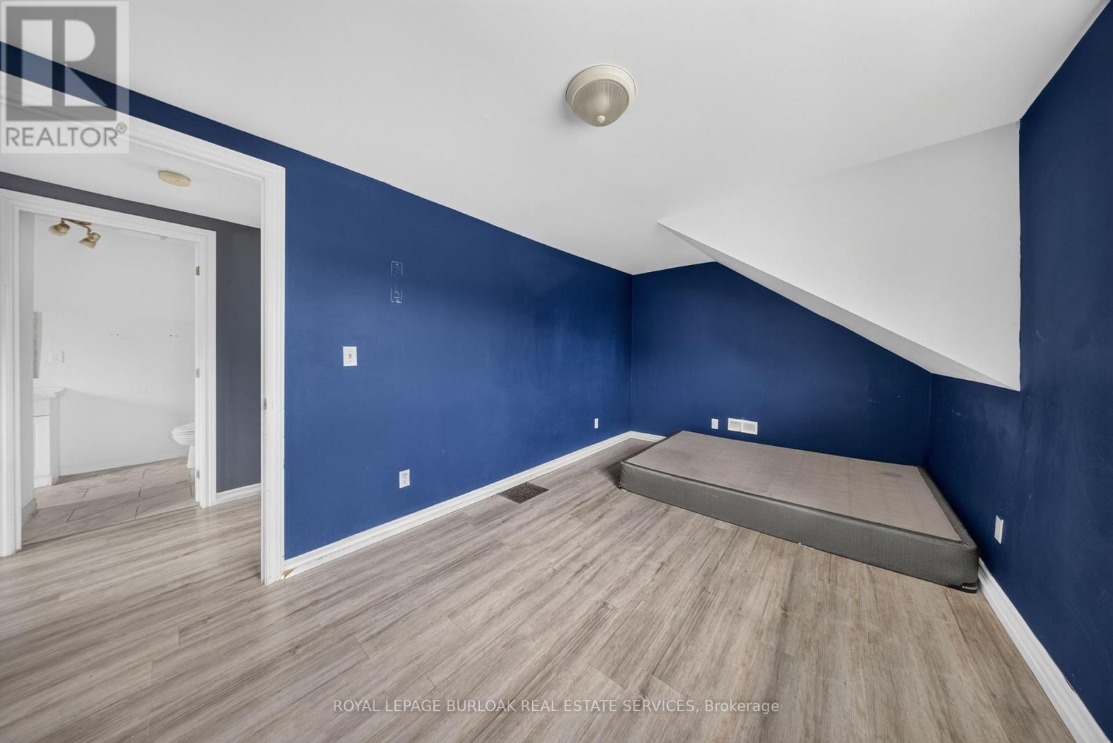 












461 JOHN STREET

,
Sault Ste Marie,




Ontario
P6C3J8


