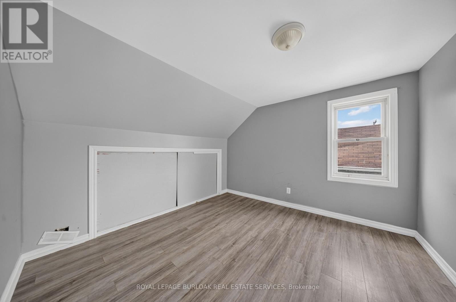 












461 JOHN STREET

,
Sault Ste Marie,




Ontario
P6C3J8

