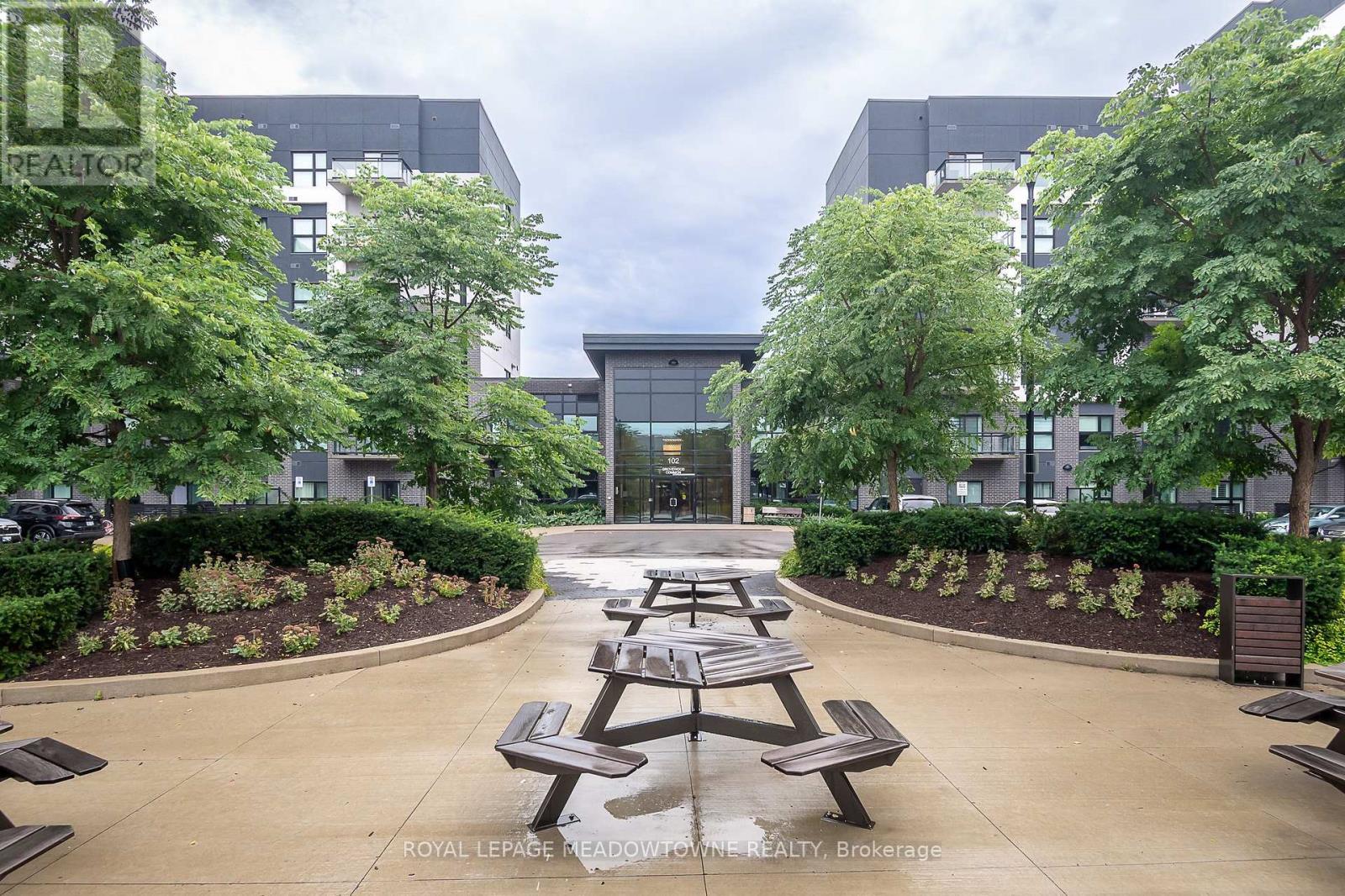 












205 - 102 GROVEWOOD COMMON

,
Oakville,




Ontario
L6H0X2

