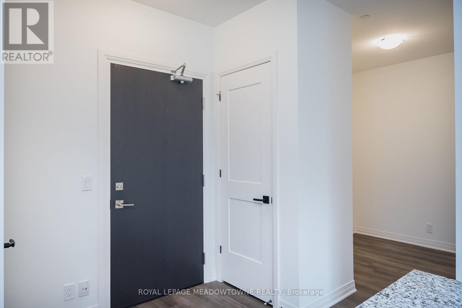 












205 - 102 GROVEWOOD COMMON

,
Oakville,




Ontario
L6H0X2

