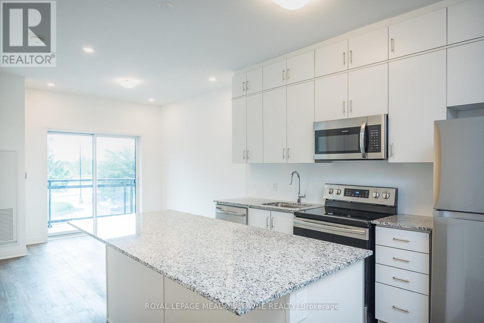 












205 - 102 GROVEWOOD COMMON

,
Oakville,




Ontario
L6H0X2

