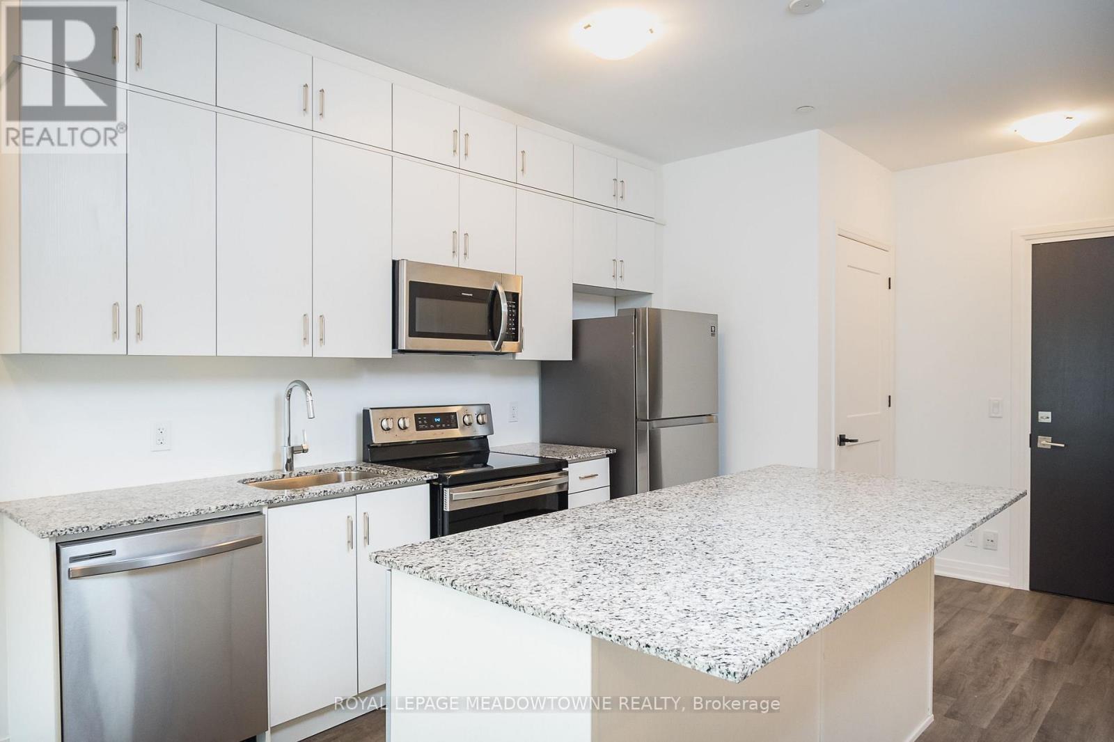 












205 - 102 GROVEWOOD COMMON

,
Oakville,




Ontario
L6H0X2

