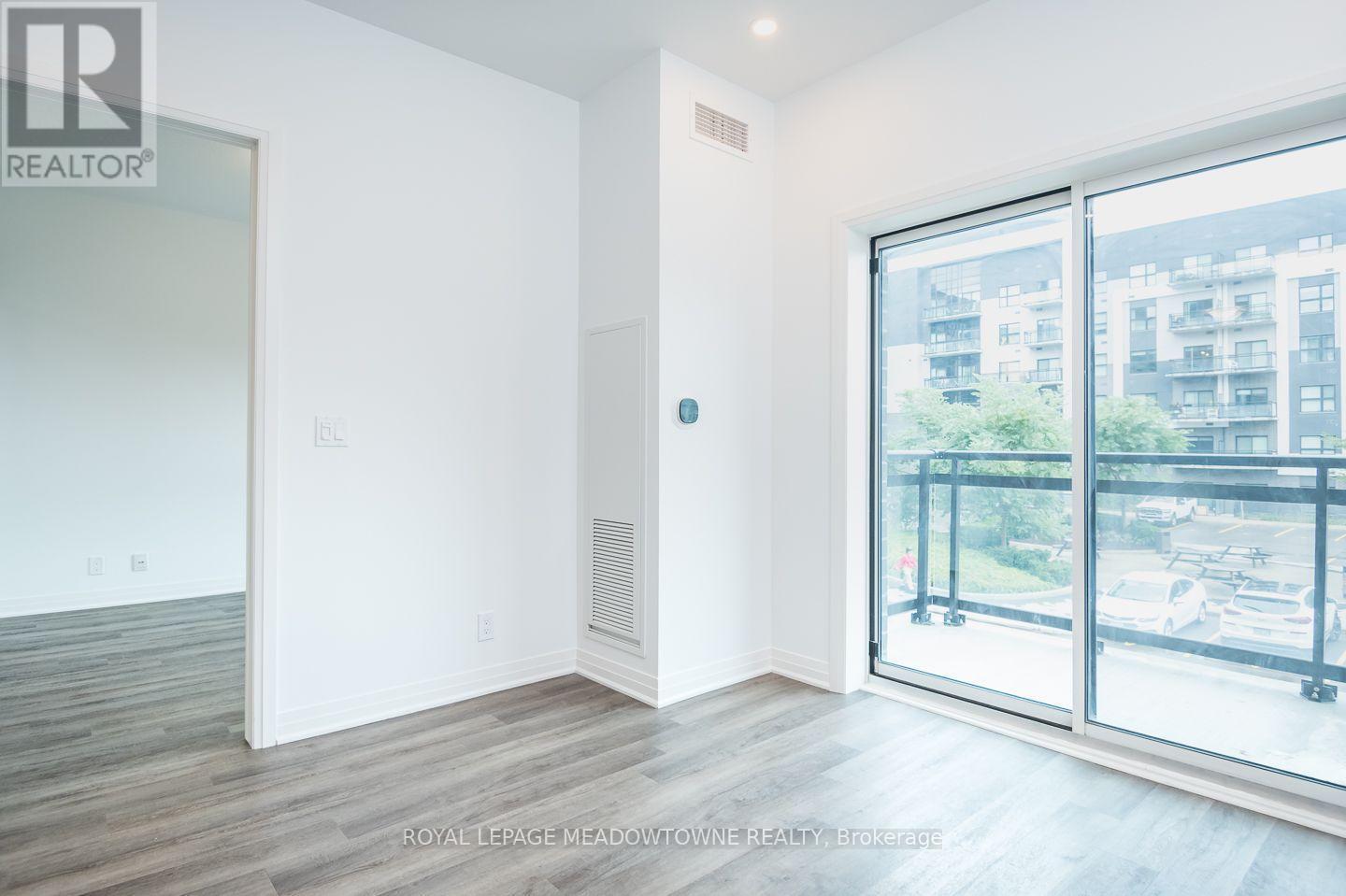 












205 - 102 GROVEWOOD COMMON

,
Oakville,




Ontario
L6H0X2

