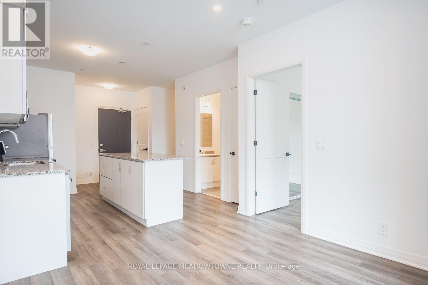 












205 - 102 GROVEWOOD COMMON

,
Oakville,




Ontario
L6H0X2

