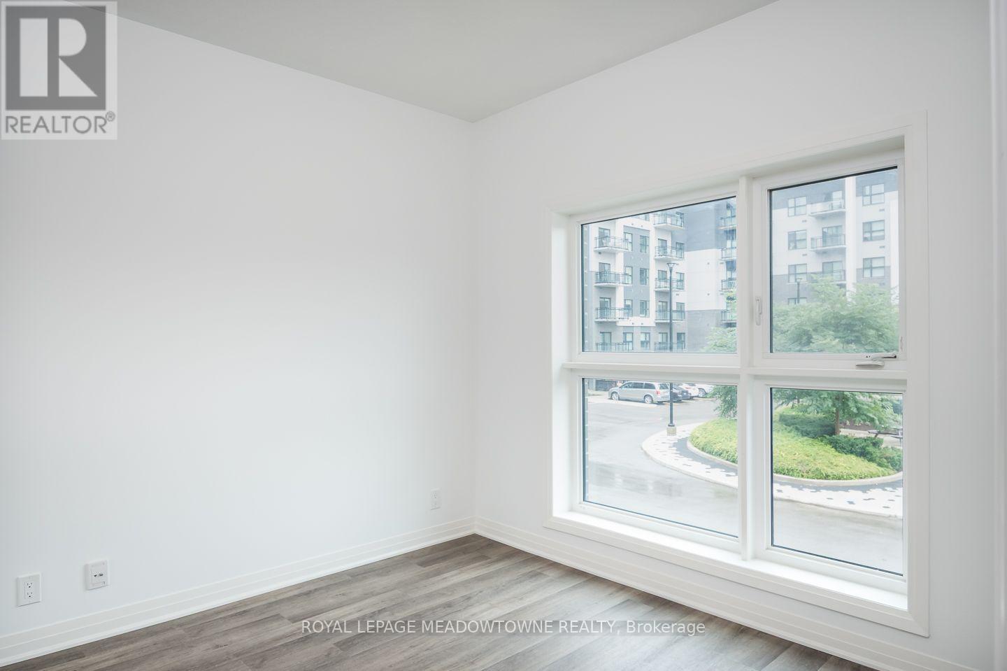 












205 - 102 GROVEWOOD COMMON

,
Oakville,




Ontario
L6H0X2

