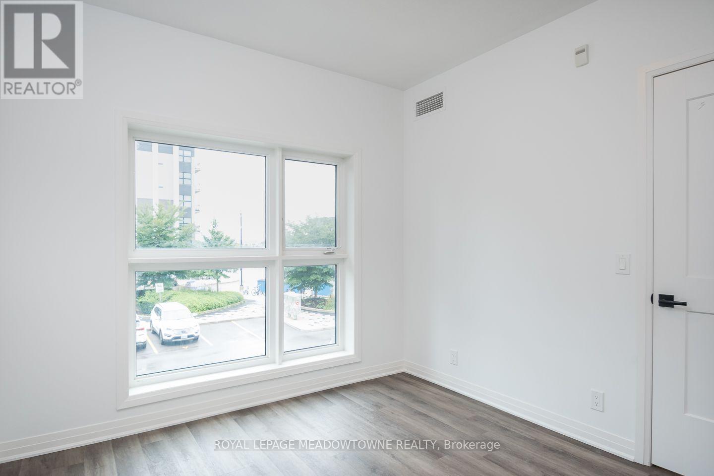 












205 - 102 GROVEWOOD COMMON

,
Oakville,




Ontario
L6H0X2

