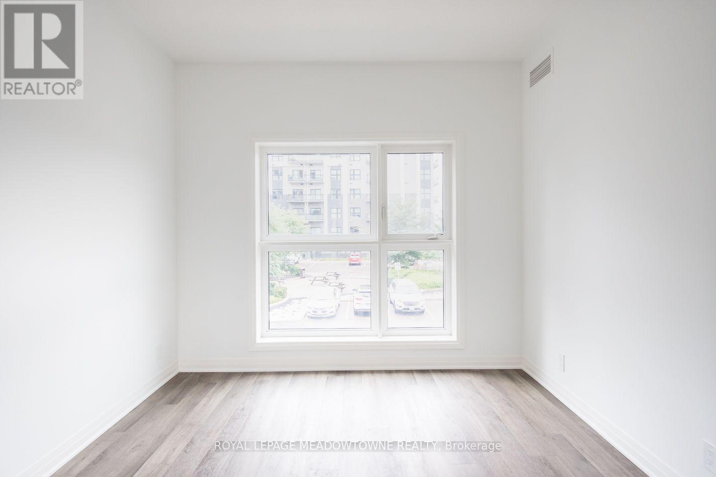 












205 - 102 GROVEWOOD COMMON

,
Oakville,




Ontario
L6H0X2

