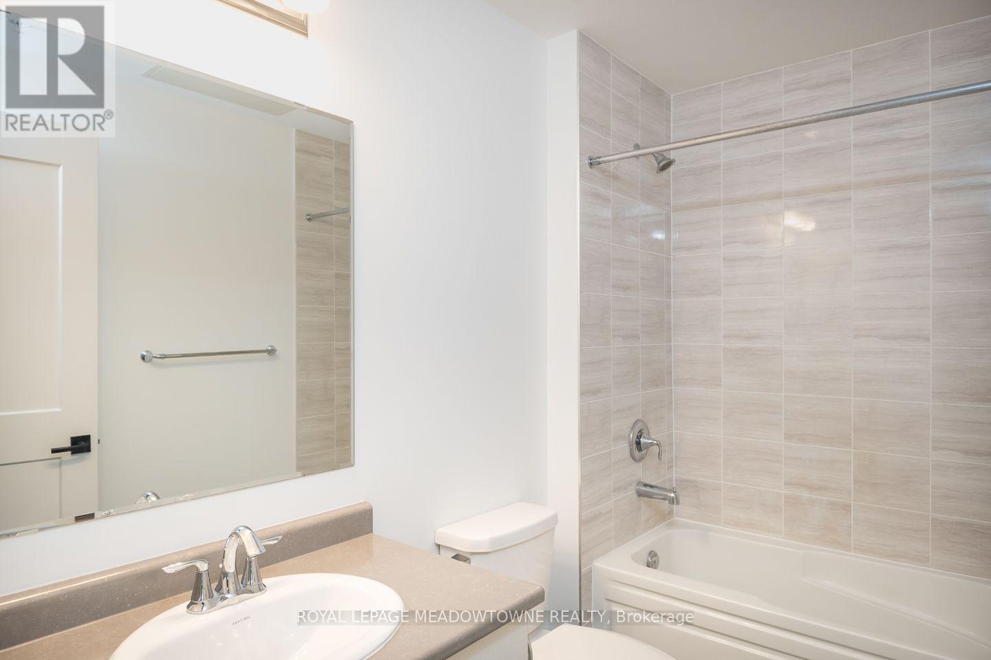












205 - 102 GROVEWOOD COMMON

,
Oakville,




Ontario
L6H0X2

