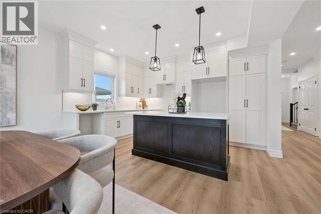 












44 WEYMOUTH Street

,
Elmira,




Ontario
N3B0G3

