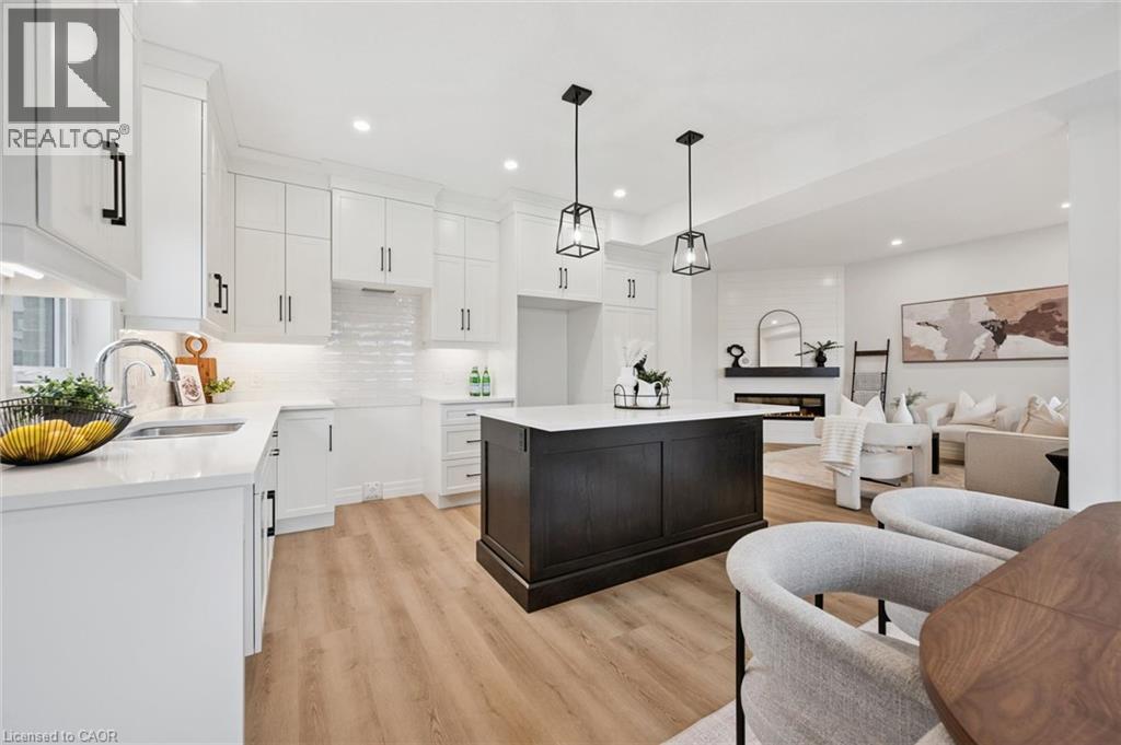 












44 WEYMOUTH Street

,
Elmira,




Ontario
N3B0G3


