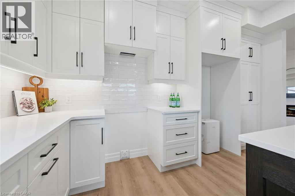 












44 WEYMOUTH Street

,
Elmira,




Ontario
N3B0G3

