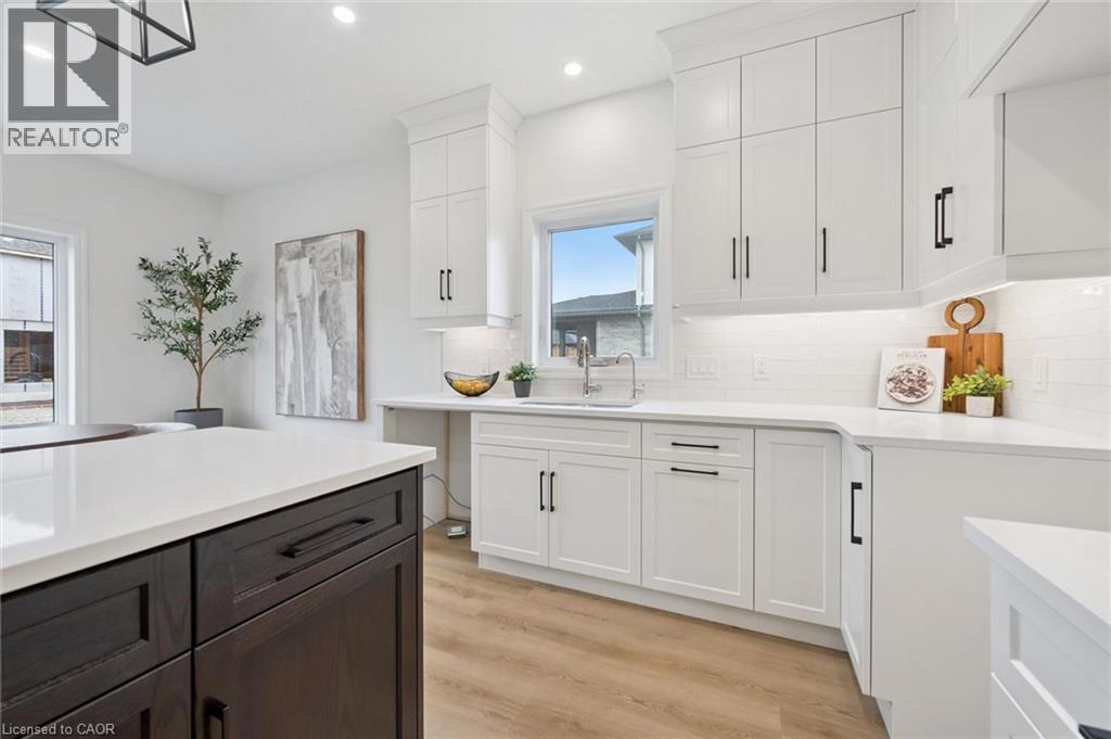 












44 WEYMOUTH Street

,
Elmira,




Ontario
N3B0G3

