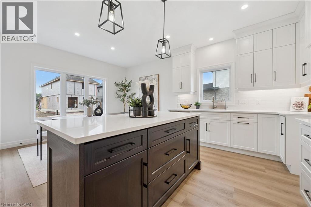 












44 WEYMOUTH Street

,
Elmira,




Ontario
N3B0G3

