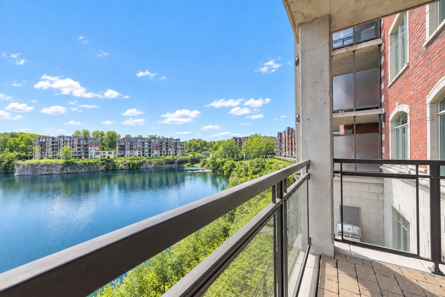 









303


Boul. Clairevue E.

, 2102,
Saint-Bruno-de-Montarville,




QC
J3V0B2

