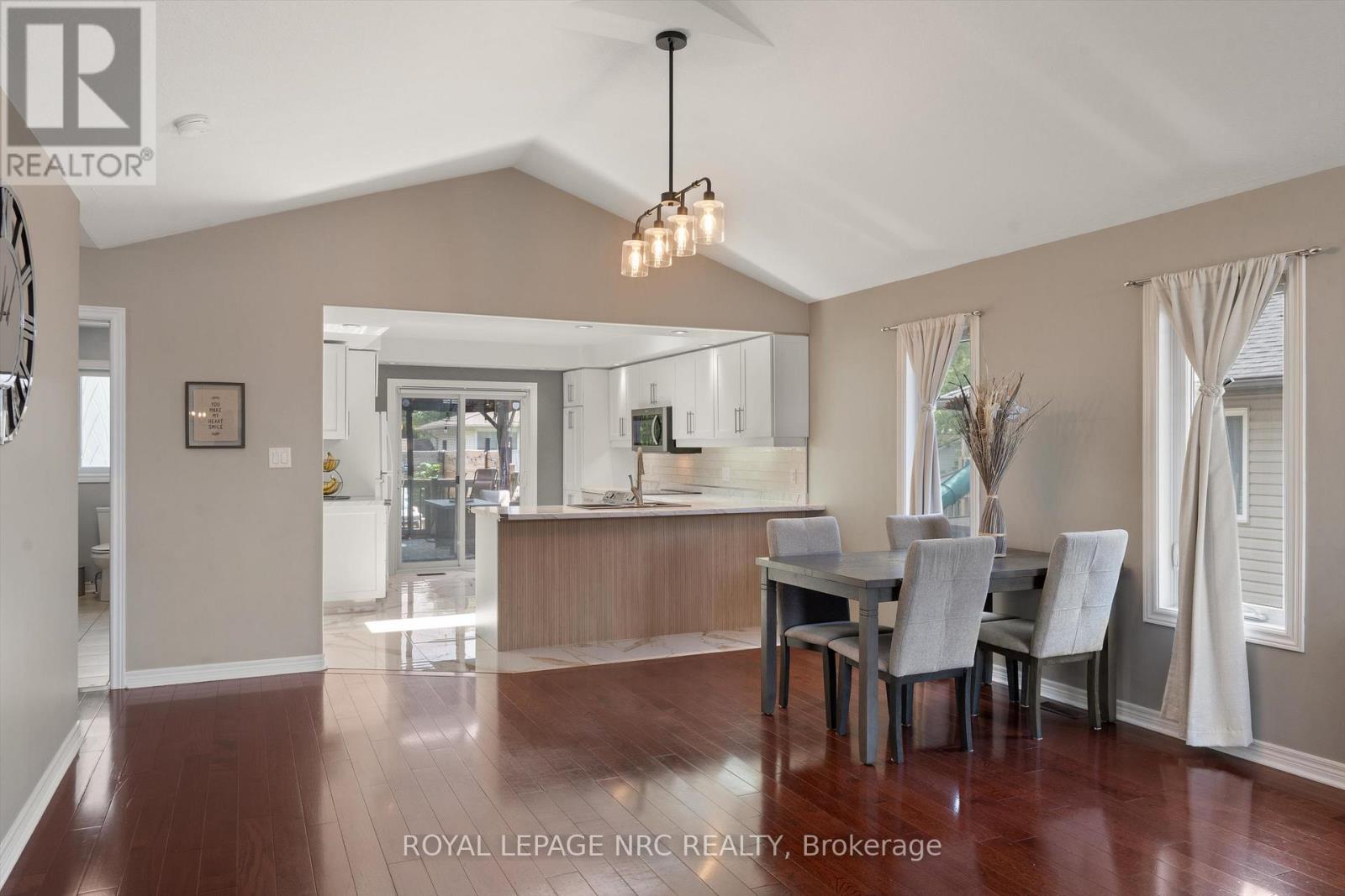 












346 CLARE AVENUE

,
Welland (Prince Charles),




Ontario
L3C5R2

