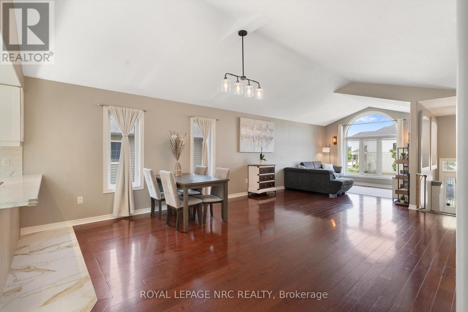 












346 CLARE AVENUE

,
Welland (Prince Charles),




Ontario
L3C5R2

